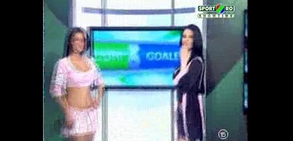  Goluri si Goale ep 2 Gina si Roxy (Romania naked news)